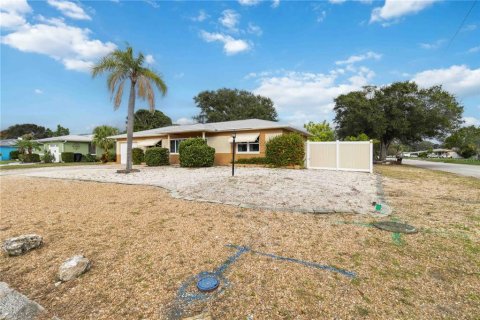 House in Saint Petersburg, Florida 3 bedrooms, 115.94 sq.m. № 1406420 - photo 7