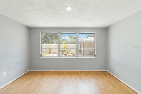 House in Saint Petersburg, Florida 3 bedrooms, 115.94 sq.m. № 1406420 - photo 26