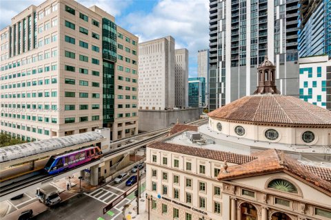 Condominio en alquiler en Miami, Florida, 1 dormitorio № 2011682 - foto 27