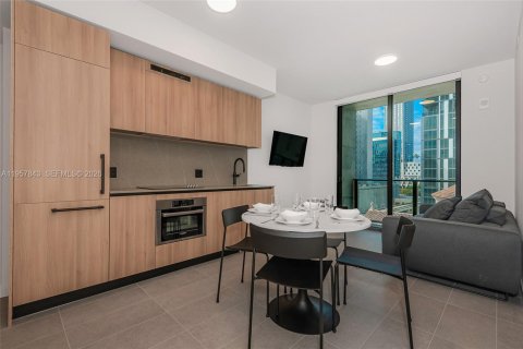 Condominio en Miami, Florida, 1 dormitorio  № 2011682