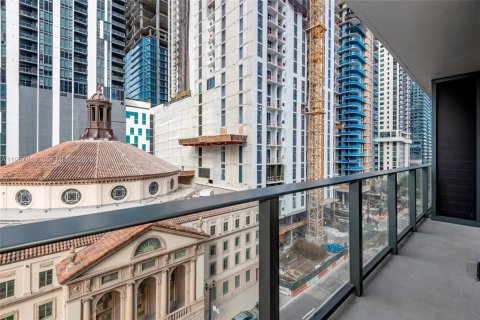 Condominio en alquiler en Miami, Florida, 1 dormitorio № 2011682 - foto 24