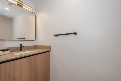 Condominio en alquiler en Miami, Florida, 1 dormitorio № 2011682 - foto 21