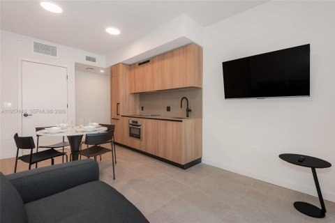Condominio en alquiler en Miami, Florida, 1 dormitorio № 2011682 - foto 5