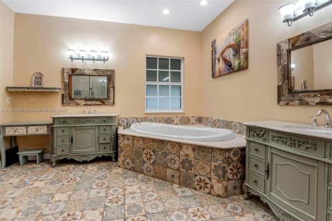 Casa en alquiler en Fort Lauderdale, Florida, 7 dormitorios, 536.51 m2 № 1891355 - foto 25