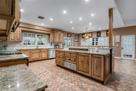 Casa en alquiler en Fort Lauderdale, Florida, 7 dormitorios, 536.51 m2 № 1891355 - foto 17