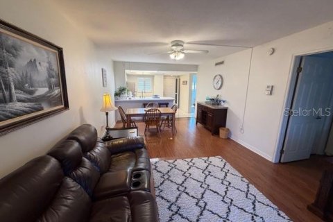 Condominio en venta en Lake Suzy, Florida, 2 dormitorios, 80.92 m2 № 2216684 - foto 7
