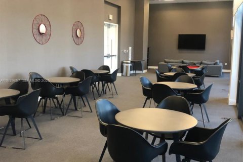 Condominio en alquiler en Miami, Florida, 54.63 m2 № 1989370 - foto 12