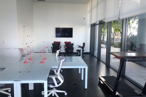 Condominio en alquiler en Miami, Florida, 54.63 m2 № 1989370 - foto 17