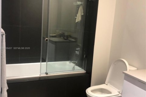 Condominio en alquiler en Miami, Florida, 54.63 m2 № 1989370 - foto 7