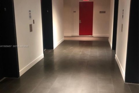 Condominio en alquiler en Miami, Florida, 54.63 m2 № 1989370 - foto 9