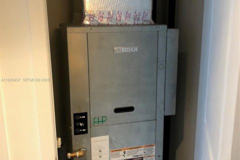 Condominio en alquiler en Miami, Florida, 54.63 m2 № 1989370 - foto 8