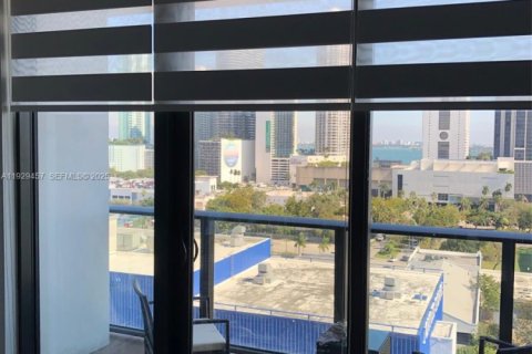 Condominio en alquiler en Miami, Florida, 54.63 m2 № 1989370 - foto 2