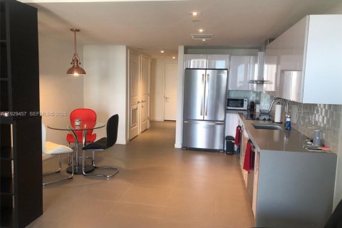 Condominio en alquiler en Miami, Florida, 54.63 m2 № 1989370 - foto 1