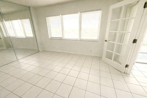 Снять в аренду квартиру в Помпано-Бич, Флорида 2 спальни, 92.34м2, № 2024798 - фото 14