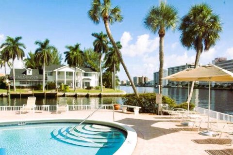 Снять в аренду квартиру в Помпано-Бич, Флорида 2 спальни, 92.34м2, № 2024798 - фото 24