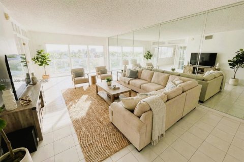 Снять в аренду квартиру в Помпано-Бич, Флорида 2 спальни, 92.34м2, № 2024798 - фото 5