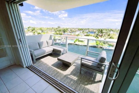 Снять в аренду квартиру в Помпано-Бич, Флорида 2 спальни, 92.34м2, № 2024798 - фото 3