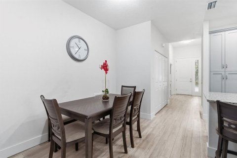 Townhouse in Palmetto, Florida 2 bedrooms, 180.32 sq.m. № 2214749 - photo 7