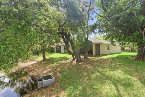 Townhouse in Palmetto, Florida 2 bedrooms, 180.32 sq.m. № 2214749 - photo 24