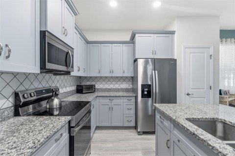 Townhouse in Palmetto, Florida 2 bedrooms, 180.32 sq.m. № 2214749 - photo 3
