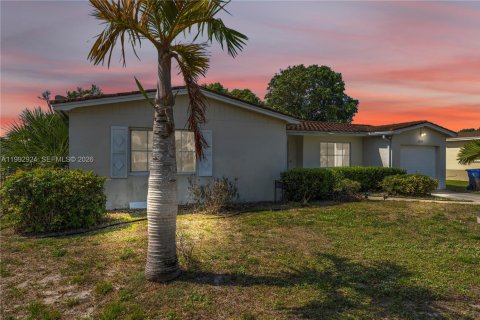 Casa en venta en Margate, Florida, 3 dormitorios, 146.97 m2 № 2056722 - foto 2