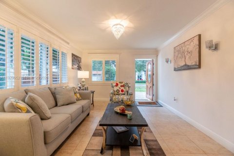 Casa en venta en Miami Lakes, Florida, 3 dormitorios, 168.71 m2 № 2057764 - foto 4