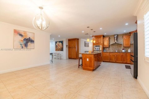 Casa en venta en Miami Lakes, Florida, 3 dormitorios, 168.71 m2 № 2057764 - foto 12