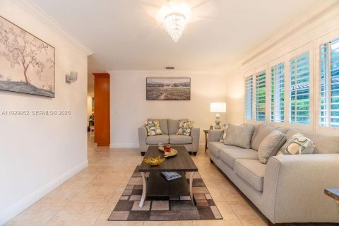 Casa en venta en Miami Lakes, Florida, 3 dormitorios, 168.71 m2 № 2057764 - foto 3