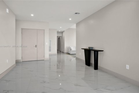 Снять в аренду кондоминиум в Майами, Флорида 4 спальни, 317.45м2, № 2055350 - фото 18