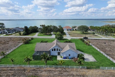House in Lake Placid, Florida 3 bedrooms, 247.58 sq.m. № 2100649
