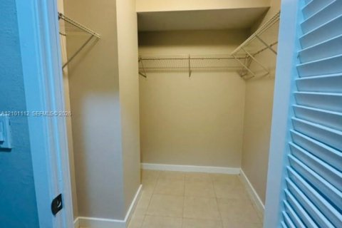 Condo in Hallandale Beach, Florida, 1 bedroom  № 2401345 - photo 5