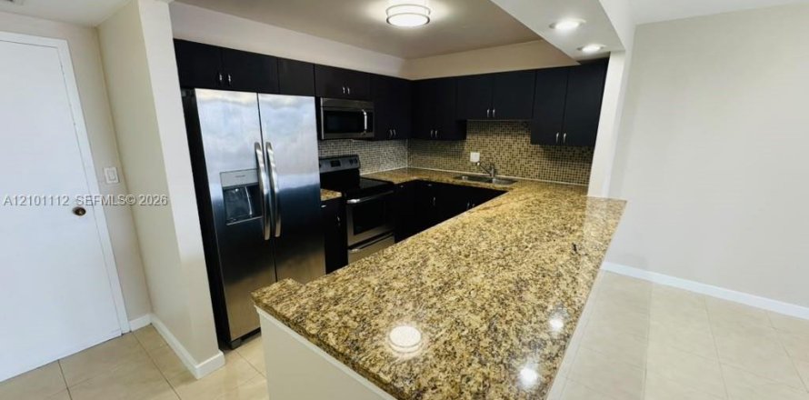 Condo in Hallandale Beach, Florida, 1 bedroom  № 2401345