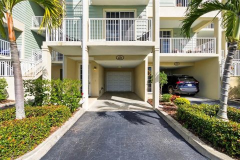 Townhouse in Ruskin, Florida 3 bedrooms, 131.64 sq.m. № 2223030