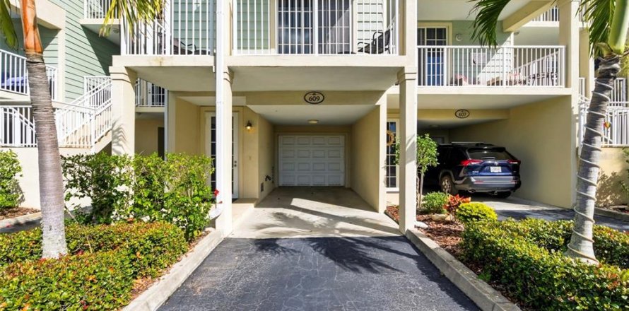 Townhouse in Ruskin, Florida 3 bedrooms, 131.64 sq.m. № 2223030