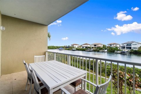 Townhouse in Ruskin, Florida 3 bedrooms, 131.64 sq.m. № 2223030 - photo 9