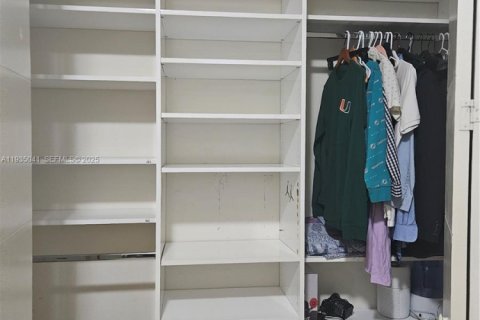 Villa ou maison à louer à Miami, Floride: 4 chambres, 172.8 m2 № 1993223 - photo 15