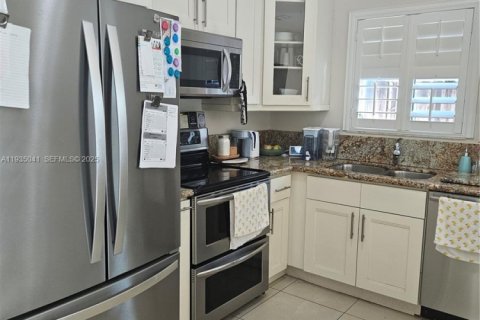 Villa ou maison à louer à Miami, Floride: 4 chambres, 172.8 m2 № 1993223 - photo 7