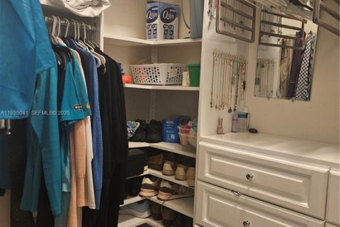 Villa ou maison à louer à Miami, Floride: 4 chambres, 172.8 m2 № 1993223 - photo 27