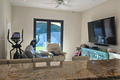 Villa ou maison à louer à Miami, Floride: 4 chambres, 172.8 m2 № 1993223 - photo 12