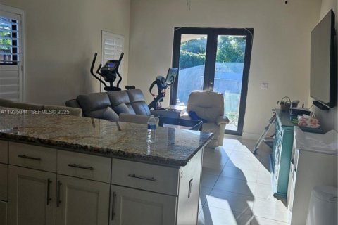Villa ou maison à louer à Miami, Floride: 4 chambres, 172.8 m2 № 1993223 - photo 10