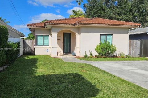 Villa ou maison à louer à Miami, Floride: 4 chambres, 172.8 m2 № 1993223 - photo 1