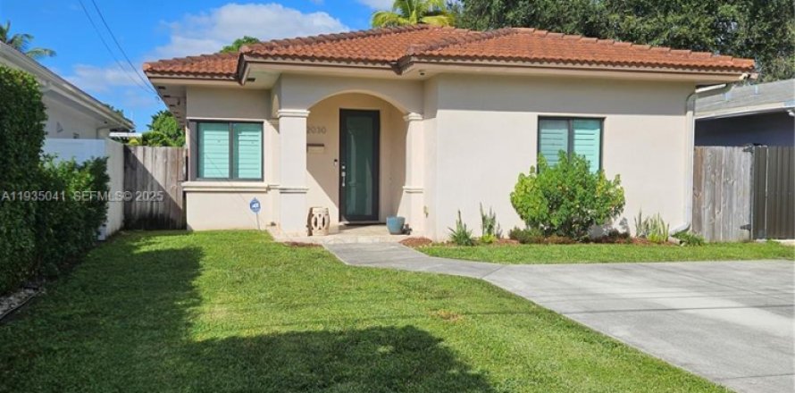 Villa ou maison à Miami, Floride 4 chambres, 172.8 m2 № 1993223