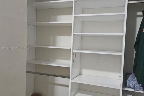 Villa ou maison à louer à Miami, Floride: 4 chambres, 172.8 m2 № 1993223 - photo 19