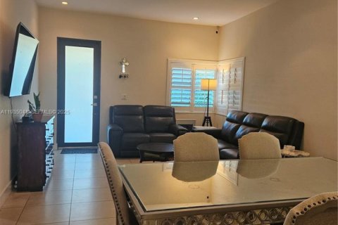 Villa ou maison à louer à Miami, Floride: 4 chambres, 172.8 m2 № 1993223 - photo 6