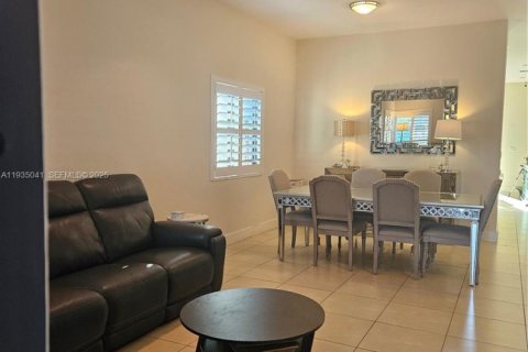 Villa ou maison à louer à Miami, Floride: 4 chambres, 172.8 m2 № 1993223 - photo 4