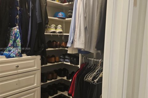 Villa ou maison à louer à Miami, Floride: 4 chambres, 172.8 m2 № 1993223 - photo 25