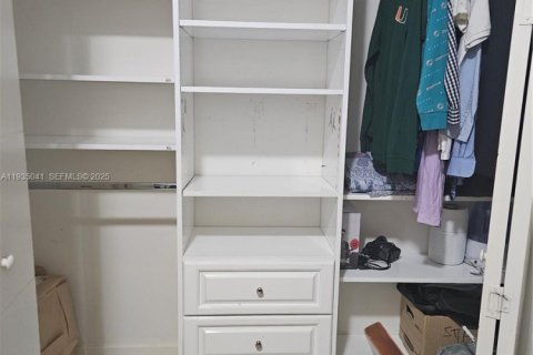 Villa ou maison à louer à Miami, Floride: 4 chambres, 172.8 m2 № 1993223 - photo 16