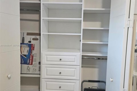 Villa ou maison à louer à Miami, Floride: 4 chambres, 172.8 m2 № 1993223 - photo 20