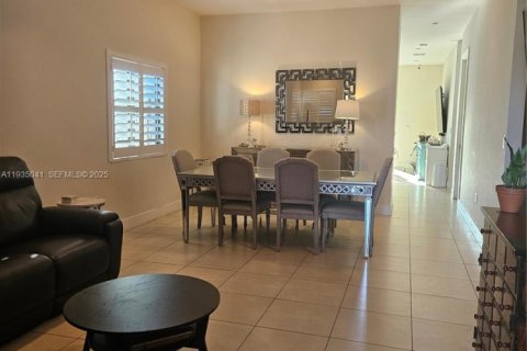 Villa ou maison à louer à Miami, Floride: 4 chambres, 172.8 m2 № 1993223 - photo 5