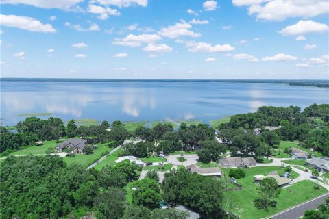 House in Lake Wales, Florida 3 bedrooms, 172.8 sq.m. № 2225477